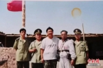 图为2000年夏天李生寿救助的一罗布泊探险遇险人员 受访者供图 - 甘肃新闻