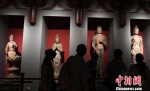 图为民众在甘肃省博物馆参观。(资料图) 杨艳敏 摄 - 甘肃新闻