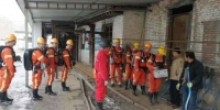 图为甘肃消防队员正在甘肃进行水灾救援。(资料图) 钟欣 摄 - 甘肃新闻