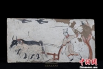 二牛耕地图壁画砖-魏晋 中国国家博物馆供图 - 甘肃新闻