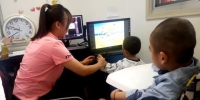 图为甘肃省康复中心医院儿童康复科内正在进行语言康复训练课。　高康迪 摄 - 甘肃新闻