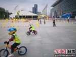 6月14日，2019中国西部(兰州)体育产业博览会”开幕，图为当日举办的甘肃儿童滑步车公开赛。史静静 摄 - 甘肃新闻