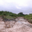 图为遭暴雨袭击的嘉峪关境内道路损毁。甘肃省气象局供图 - 甘肃新闻