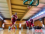 图为2019年中日群众体育交流活动(中国站)篮球比赛实况。　艾庆龙 摄 - 甘肃新闻