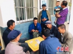 图为老年人“兴趣驿站”中的棋牌组。　艾庆龙 摄 - 甘肃新闻