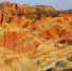 张掖丹霞地貌主要由红色砾石、砂岩和泥岩组成，有明显的干旱、半干旱气候的印迹。(资料图) 吴学珍 摄 - 甘肃新闻