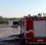 7月9日19时许，位于甘肃省敦煌市秦家湾附近河道一旅游中巴车从景点返回途中被洪水围困，消防开展救援。　黄琦 摄 - 甘肃新闻