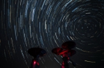 7月27日在明安图观测基地拍摄的星轨（合成照片）。 - 人民网