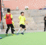 5月15日，参加2019年甘肃省青少年校园足球夏令营的青少年运动员在兰州榆中绿茵场上竞技。(资料图) 杨艳敏 摄 - 甘肃新闻