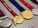 图为王嫒媛获得的奖牌。　宋佳龙 摄 - 甘肃新闻