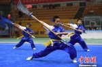 参加传统武术比赛的选手在比赛中。　杨艳敏 摄 - 甘肃新闻