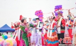 图为民族歌舞表演现场。　杨艺锴 摄 - 甘肃新闻