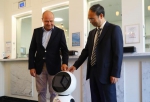 中国驻比利时使馆启用领事服务机器人 - 中国甘肃网