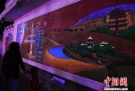 兰州首个荧光壁画亮相 展现黄河与丝路元素 - 甘肃新闻