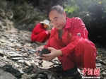 长庆油田科研人:“磨刀石”中探油气 土窑洞里取数据 - 甘肃新闻