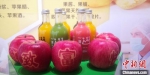 图为苹果及果汁等延伸品。(资料图) 魏建军 摄 - 甘肃新闻