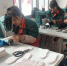 甘肃省贫困地区妇女经过当地“巾帼扶贫车间”培训后，在“家门口”就业增收。(资料图) 　徐雪 摄 - 甘肃新闻