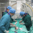12月20日，甘肃省人民医院心血管外科为一名主动脉瓣重度狭窄患者成功实施经导管主动脉瓣置换术（TAVR）。图为手术现场。　钟欣　摄 - 甘肃新闻