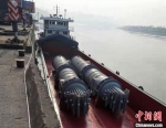 锅炉运抵乐山市，经长江准备发运上海港。兰州石化公司供图 - 甘肃新闻