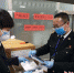 图为兰州海关工作人员抽检境外捐赠的医用口罩。 - 甘肃新闻