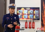 图为视频中消防员讲解消防知识。　罗小乐 摄 - 甘肃新闻