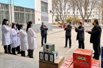 学校慰问坚守岗位的一线防疫人员 - 甘肃农业大学