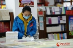 甘肃兰州：防疫不误品书香（组图） - 中国甘肃网