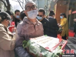 兰州社区"微行动"递爱心 战"疫"志愿者获赠百箱蔬菜 - 甘肃新闻