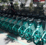 图为兰州街头的共享单车，摆放整齐，按颜色划分了停车区域。(资料图) 张鑫 摄 - 甘肃新闻