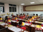 图为吹麻滩小学学生练习毛笔字。(资料图) 吹麻滩小学供图 - 甘肃新闻