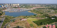 图为6月初，航拍甘肃庆阳市海绵城市建设成效。　郑裔枫 摄 - 甘肃新闻