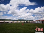 6月下旬，尕秀村帐篷城草原风光秀美。　冯志军 摄 - 甘肃新闻