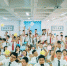 图为毕业生在教室拍照留念。(资料图)甘肃省教育厅供图 - 甘肃新闻
