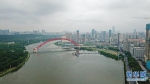 直击长江武汉段超警水位 江滩亲水平台被淹没 - 人民网