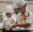 7月21日至24日，兰州一家烹饪技工院校举行创意技能大赛，学校以创业就业为导向培养学生。图为比赛现场。　张婧 摄 - 甘肃新闻