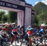 7月31日，2020年“冶力关杯”甘南藏地传奇自行车赛暨UCC全国业余自行车联赛甘南站比赛鸣枪开赛。　马富春 摄 - 甘肃新闻