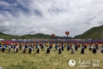 8月12日，2020年中国·碌曲锅庄舞展演暨甘南州第六届少数民族传统体育运动会在碌曲县夏泽滩景区举行。（王文嘉 摄） - 人民网