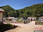 图为9月初，经过乡村综合治理后的吊草村景观。　冯志军 摄 - 甘肃新闻