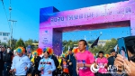 甘肃兰州：5000余名跑者“跑嗨”兰山 - 人民网