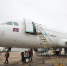 1月20日，在海口美兰机场，工作人员对柬埔寨澜湄航空的空客A320飞机进行定检工作。 - 人民网
