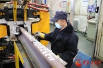 【新春走基层】钢轨焊接工的“无缝人生” - 中国甘肃网