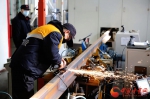 【新春走基层】钢轨焊接工的“无缝人生” - 中国甘肃网