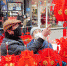【新春走基层】山丹：街头巷尾年味浓  红火饰品迎新春 - 中国甘肃网