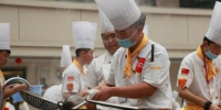 图为兰州一家烹饪技工院校举行创意技能大赛，学校以创业就业为导向培养学生。（资料图）　张婧　摄 - 甘肃新闻
