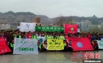 图为甘肃省环保志愿者开展“世界水日”宣传活动。（资料图）甘肃省生态环境厅供图 - 甘肃新闻