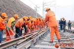 为期85天 包兰铁路甘肃段展开集中修施工 - 中国甘肃网