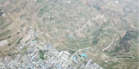 图为俯瞰甘肃武都区“花椒大镇”汉林镇。　艾庆龙 摄 - 甘肃新闻