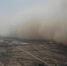 图为甘肃张掖市临泽县境内，沙尘将县城和周边农田“吞噬”。　高展 摄 - 甘肃新闻