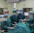图为甘肃一家医院的医生正在为患者做手术。 (资料图) 高展 摄 - 甘肃新闻
