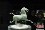 图为甘肃省博物馆馆藏文物铜奔马。(资料图) 杨艳敏 摄 - 甘肃新闻
